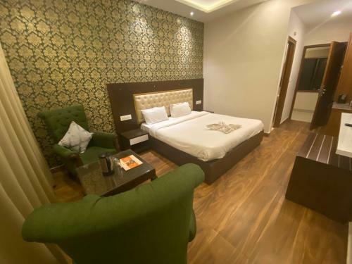 Hotel Ambika Residency Manali
