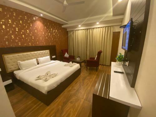 Hotel Ambika Residency Manali