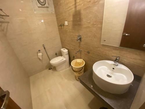 Hotel Ambika Residency Manali
