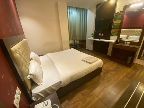 Hotel Ambika Residency Manali