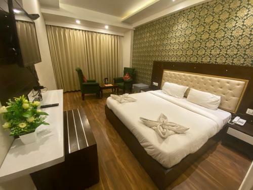 Hotel Ambika Residency Manali