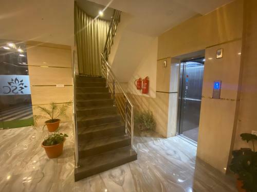 Hotel Ambika Residency Manali