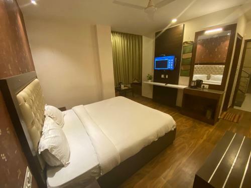 Hotel Ambika Residency Manali