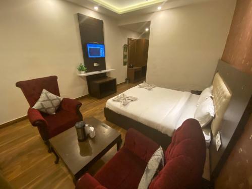 Hotel Ambika Residency Manali