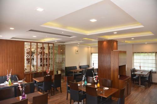 Hotel Ambika Residency Manali