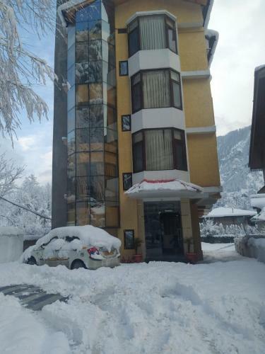 Hotel Ambika Residency Manali