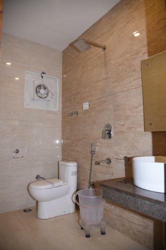 Hotel Ambika Residency Manali