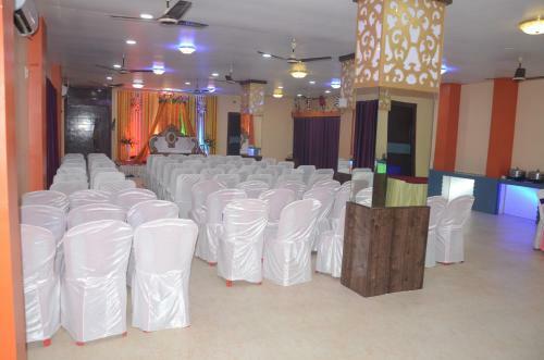 Matri Hotel & Banquets