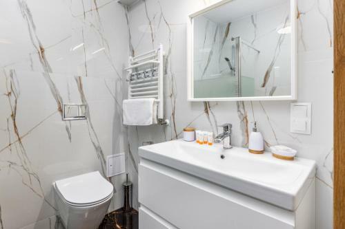 Apartament Planeta 300 Z Gara?em