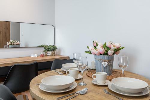 Apartament Planeta 300 Z Gara?em