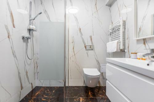 Apartament Planeta 300 Z Gara?em