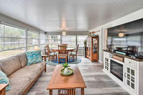 Colorful, Pet-friendly Home Near Ormond Beach