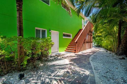Luxury Suite At Madeira Beach Dock One Block From Johns Pass Village