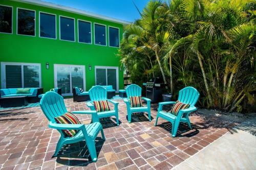 Luxury Suite At Madeira Beach Dock One Block From Johns Pass Village