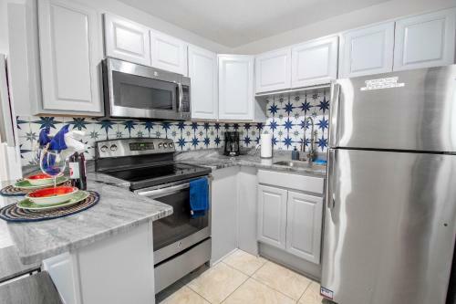 Luxury Suite At Madeira Beach Dock One Block From Johns Pass Village