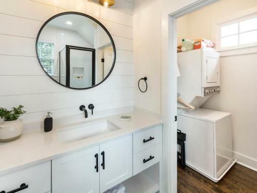Apartamento Captivating Studio With Queen Bed, City Walkable!