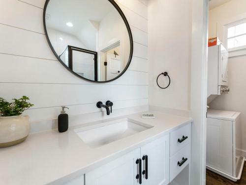 Apartamento Captivating Studio With Queen Bed, City Walkable!