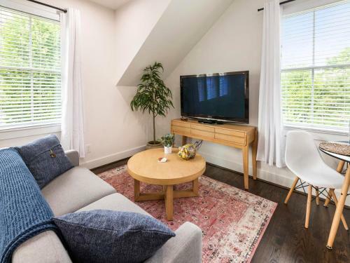 Apartamento Captivating Studio With Queen Bed, City Walkable!