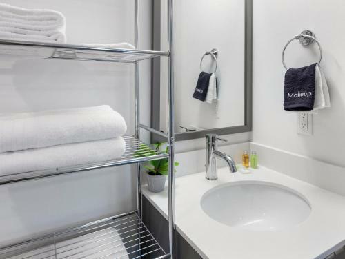 Apartamento Comfortable Studio With Queen Bed, City Walkable!