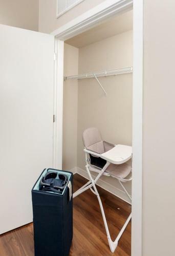 2br Lux Apartment With Rooftop Deck, Gym & Parking
