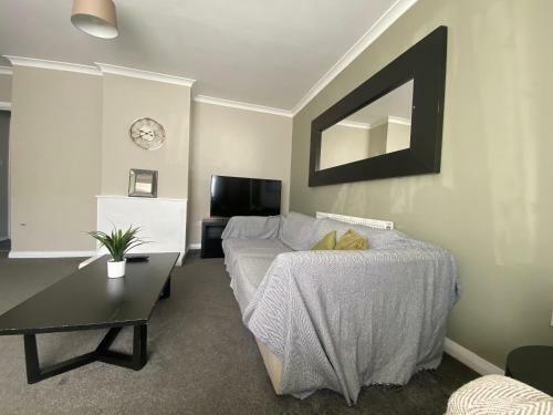 12 Harlesden Road Close To Excel