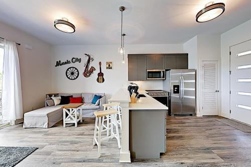 Hotel Endeavor Unit 302
