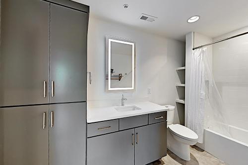 Hotel Endeavor Unit 302
