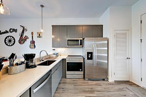 Hotel Endeavor Unit 302