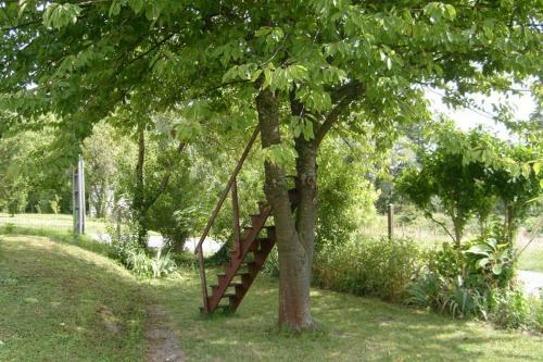 Petite Maison Au Bord Du Canal