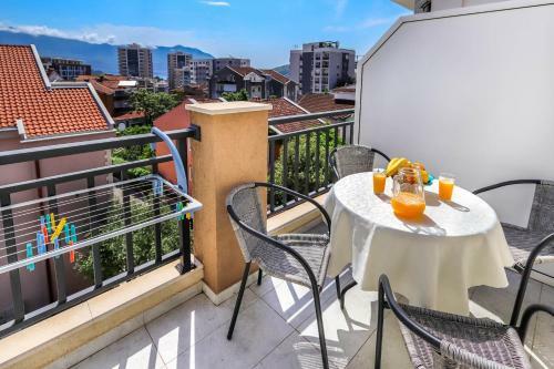 Aqua Breeze Apartments