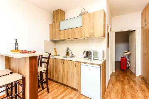 Aqua Breeze Apartments