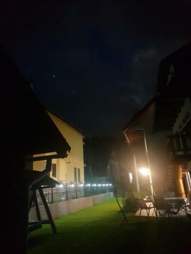 Hostal Green Forest Bran House