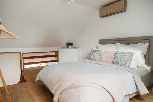 Center City Charming Loft Apartment