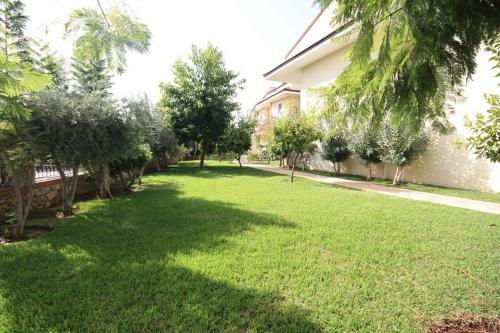 Nearby The Sea With Pool Triplex Villa