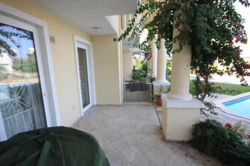 Nearby The Sea With Pool Triplex Villa