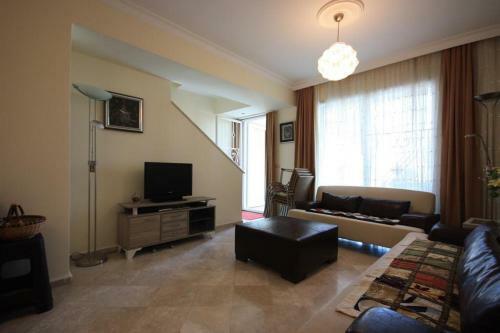Nearby The Sea With Pool Triplex Villa