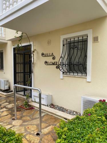 Nearby The Sea With Pool Triplex Villa