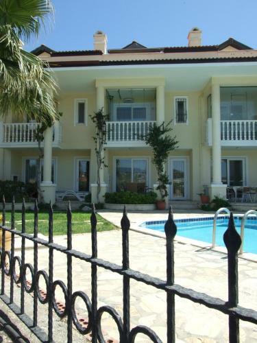 Nearby The Sea With Pool Triplex Villa