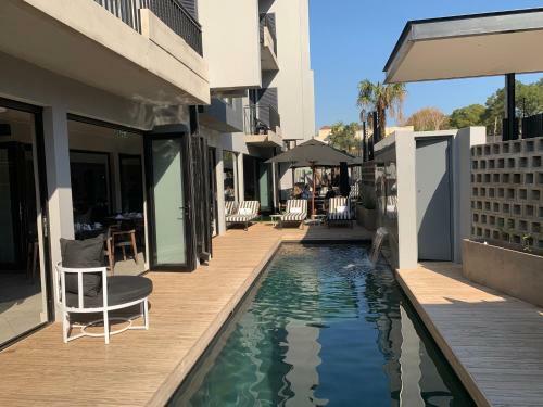 Trendy Melrose Apartment