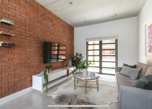 Trendy Melrose Apartment