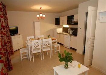 Apartamentos Le Ch�teau De Pr�treville