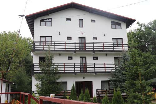 Hostal Pensiunea Q