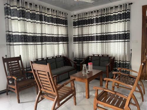 Hostal Alhazm Beach Villa & Resort