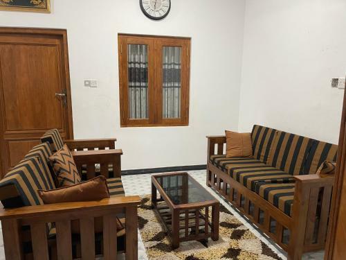 Hostal Alhazm Beach Villa & Resort