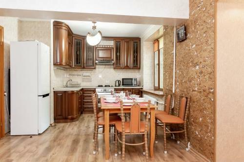 Apartamento Lifehousealmaty 3?-???????? ?? ???? ??