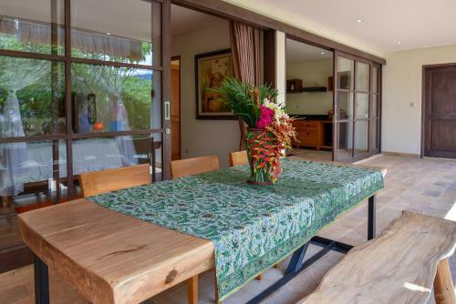 Sumberkima Hill Villa Macan