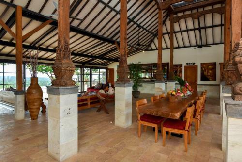 Sumberkima Hill Villa Macan