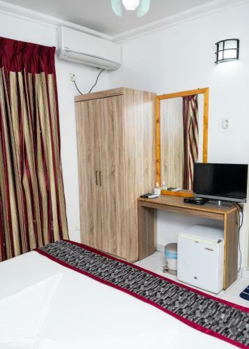 Hostal The G10 Holiday Inn