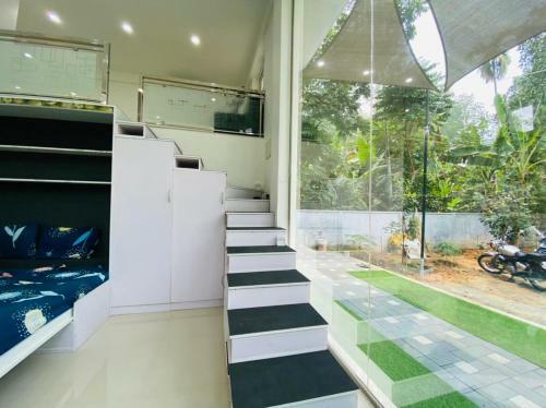 Tiny Glass House Airport