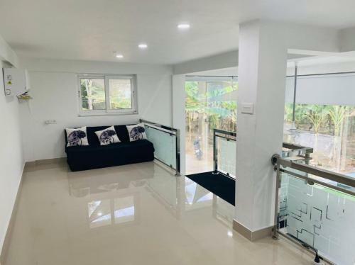 Tiny Glass House Airport